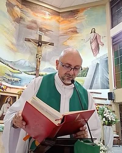 Tragedy in Ecuador: Priest Passes Away After Altar Cross Collapses During Live Stream